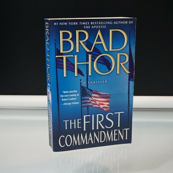 The First Commandment: A Thriller by Brad Thor 2009 Paperback - Picture 1 of 6